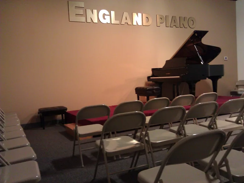 Chơi Piano Bằng Khuỷu Tay: Kỹ Thuật Độc Lạ Cho Bàn Tay Mỏi