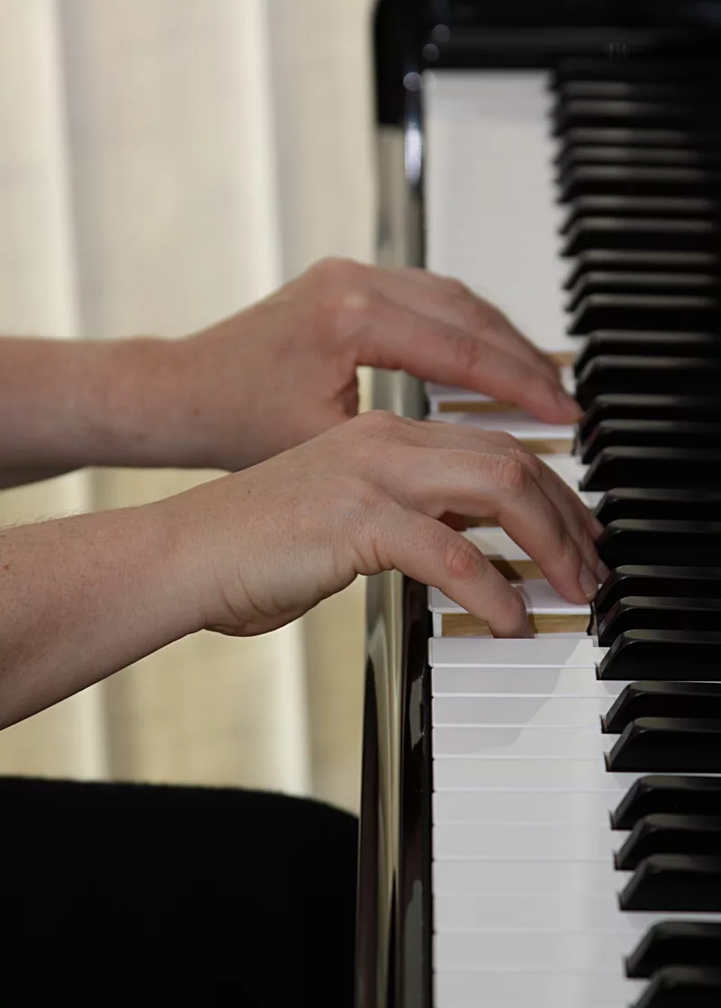 Khắc Phục Lỗi 'Keybed Creaking' (Tiếng Cót Két) Trên Piano Điện: Giải Pháp