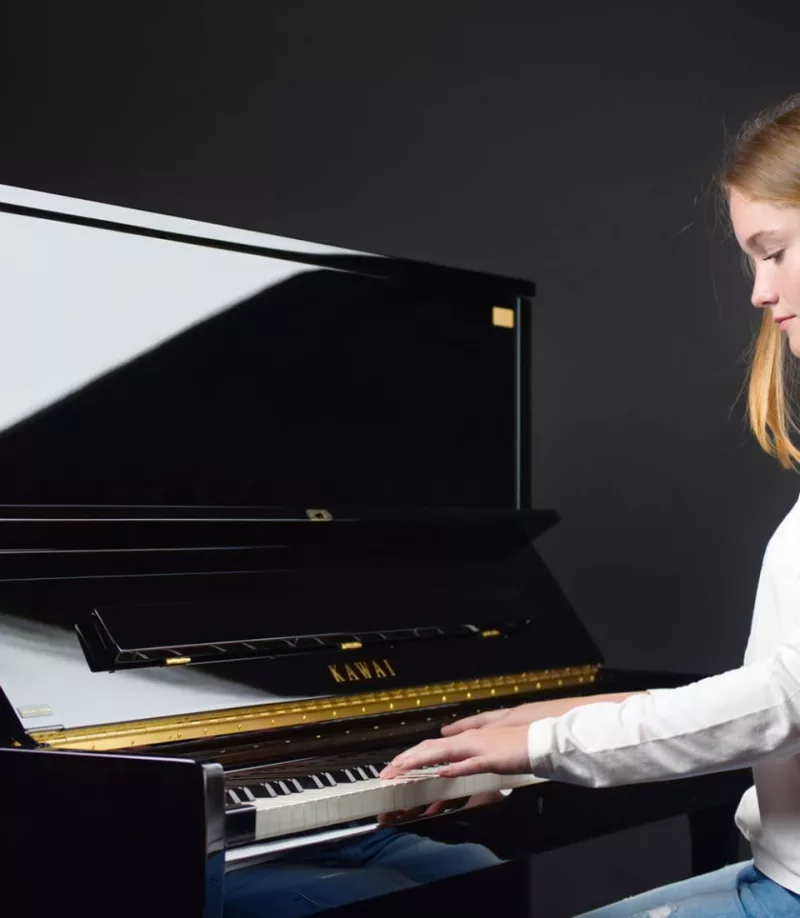 Piano Acoustic Và Piano Điện: So Sánh Chi Tiết Giúp Bạn Chọn Đúng